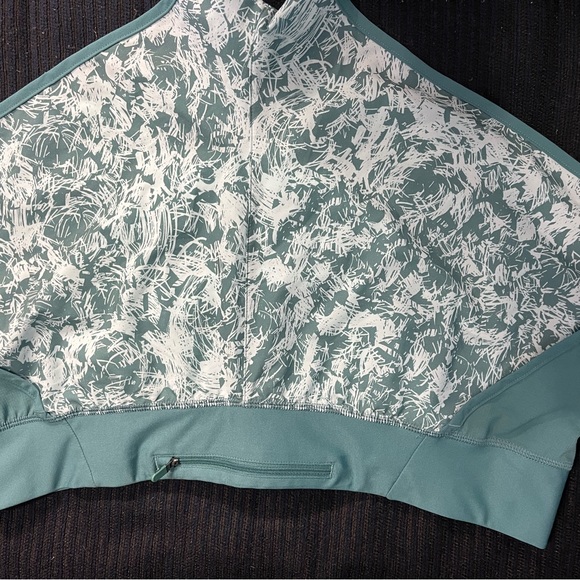 Women’s Under Armour Speedpocket Heat Gear shorts - Picture 2 of 5